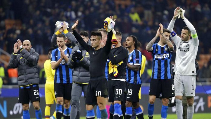Inter Milan kandas di fase grup Liga Champions usai dipermalukan Barcelona 1-2. (Foto: Luca Bruno / AP Photo) Inter Milan kandas di fase grup Liga Champions usai dipermalukan Barcelona 1-2. (Foto: Luca Bruno / AP Photo)