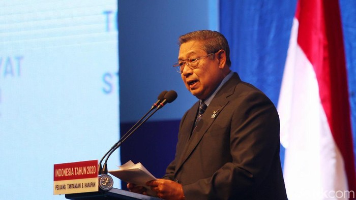 Ketua Umum Partai Demokrat Susilo Bambang Yudhoyono (SBY) menyodorkan pidato refleksi simpulan tahun di JCC, Jakarta, Rabu (11/12/2019).