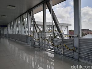 Kaca Pecah Diterjang Angin Ribut, Skybridge Solo Sudah Bisa Dilewati Kaca Pecah Diterjang Angin Ribut, Skybridge Solo Sudah Bisa Dilewati