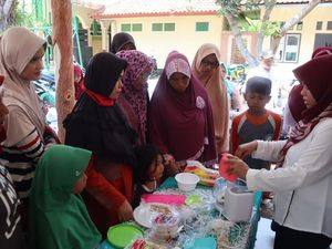 Masyarakat Balongan Indramayu Olah Ikan Jadi Makanan Bergizi