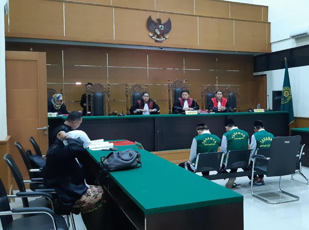 3 Kurir Ganja 309 Kg di Cilegon Dituntut Hukuman Mati 3 Kurir Ganja 309 Kg di Cilegon Dituntut Hukuman Mati