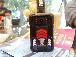 Dilarang Tilang Manual, Polisi Bakal Dilengkapi Kamera Badan