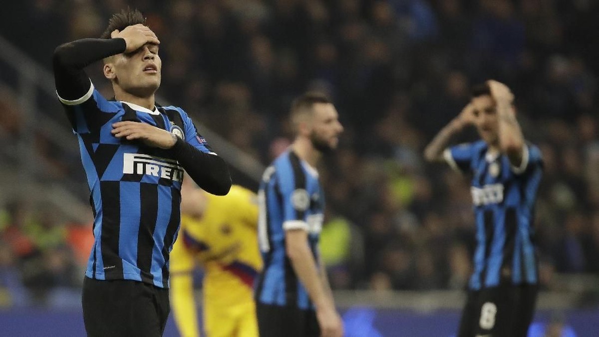 Inter Milan tersingkir dari Liga Champions usai dikalahkan Barcelona (Foto: AP Photo/Luca Bruno)