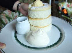 Sore Ini Enaknya Ngemil Fluffy Pancake Jepang yang Lembut Mantul