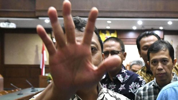 Eks Ketum PPP Romahurmuziy dituntut empat tahun penjara dalam kasus jual beli jabatan di Kemenag.
