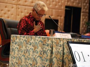 5 Orang Calon Hakim MK Jalani Tes Wawancara di Hari Pertama 5 Orang Calon Hakim MK Jalani Tes Wawancara di Hari Pertama