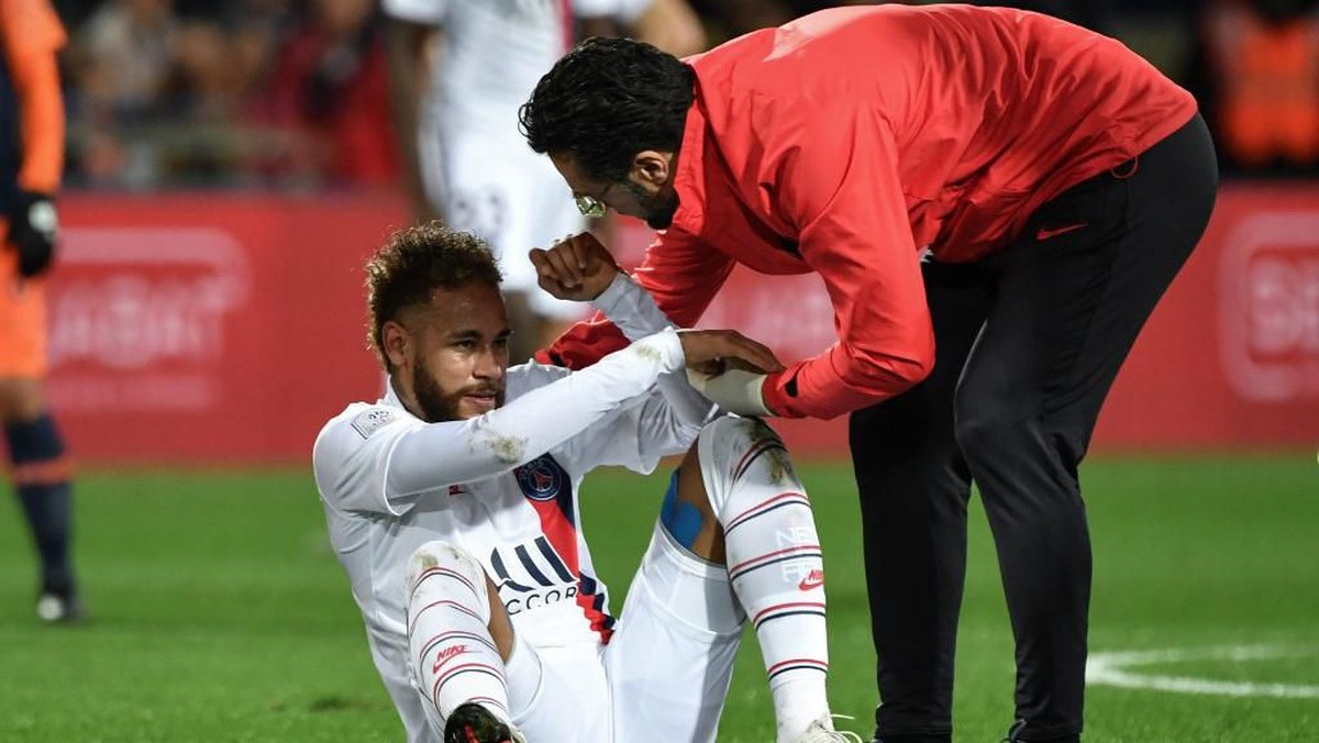 Neymar dituding kerap melakukan tindakan provokatif di lapangan, serta cengeng saat dilanggar (Foto: Photo by Pascal GUYOT / AFP)