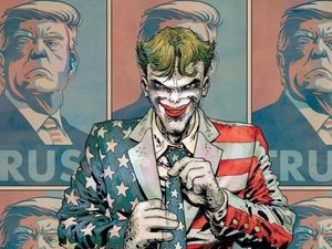 Joker Berdiri di Depan Poster Donald Trump Jadi Perhatian
