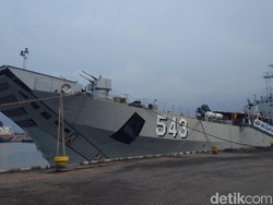 Bersandar di Pelabuhan Cirebon, Kapal Perang TNI AL Boleh Dimasuki Warga