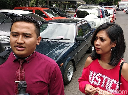 Karen Pooroe Mengaku Disekap dan Dirobek Bajunya oleh Suami
