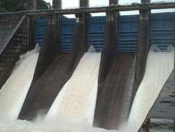 5 Pintu Waduk PLTA di Kampar Riau Dibuka, Air Sungai Naik 60 Cm