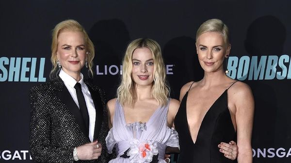 Foto: Pesona Charlize Theron dan Nicole Kidman di Red Carpet Bombshell