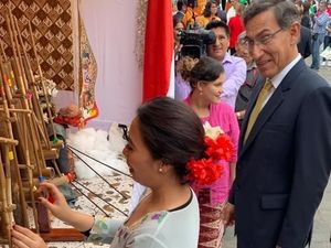 Presiden Peru dan Ibu Negara Terpesona Angklung Indonesia