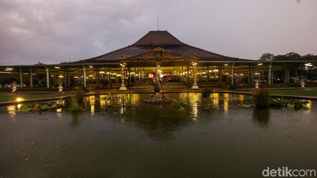 Melongok Pura Mangkunegaran, Keraton di Selatan Aliran Kali Pepe Melongok Pura Mangkunegaran, Keraton di Selatan Aliran Kali Pepe