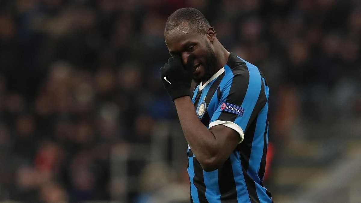 Romelu Lukaku diejek Luke Shaw usai Inter Milan tersingkir dari Liga Champions (Foto: Emilio Andreoli/Getty Images)