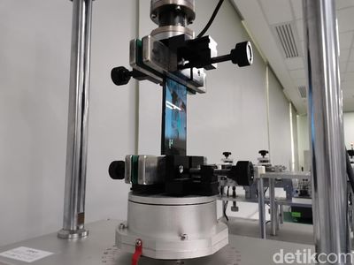 Melihat Ponsel Oppo Disiksa