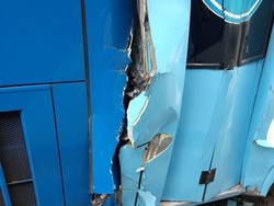 Sopir Ngantuk, 2 Unit Bus TransJakarta Kecelakaan di Halte Walkot Jaktim