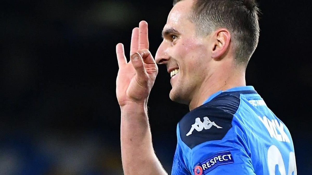Arkadiusz Milik mencetak hat-trick saat Napoli menang atas Genk di Liga Champions (Foto: Photo by Tiziana FABI / AFP)