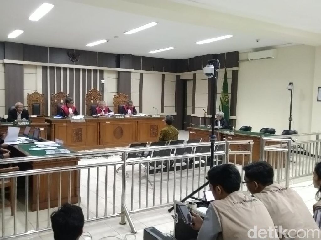 Terkait Suap Bupati, Plt Pejabat Pemkab Kudus Divonis 2 Tahun Bui Terkait Suap Bupati, Plt Pejabat Pemkab Kudus Divonis 2 Tahun Bui