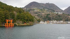 Foto: Potret Danau Jepang yang Cantik di Musim Dingin