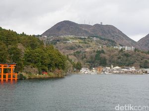 Foto: Potret Danau Jepang yang Cantik di Musim Dingin