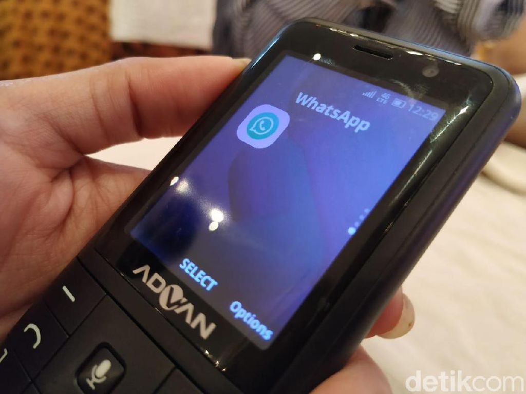 Advan-Indosat Rilis HP Jadul yang Bisa WhatsApp Advan-Indosat Rilis HP Jadul yang Bisa WhatsApp