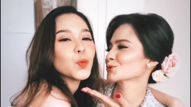Penampilan Cut Tari di pernikahannya