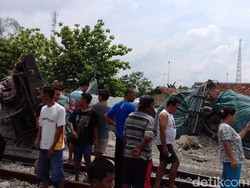 Kereta Pengangkut Semen Anjlok di Blora