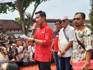 Elektabilitas Gibran di Bawah Purnomo, Relawan: Bukan Telat Blusukan Elektabilitas Gibran di Bawah Purnomo, Relawan: Bukan Telat Blusukan