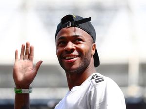 Postingan Kocak Sterling Mengolok-olok Phil Jones Postingan Kocak Sterling Mengolok-olok Phil Jones