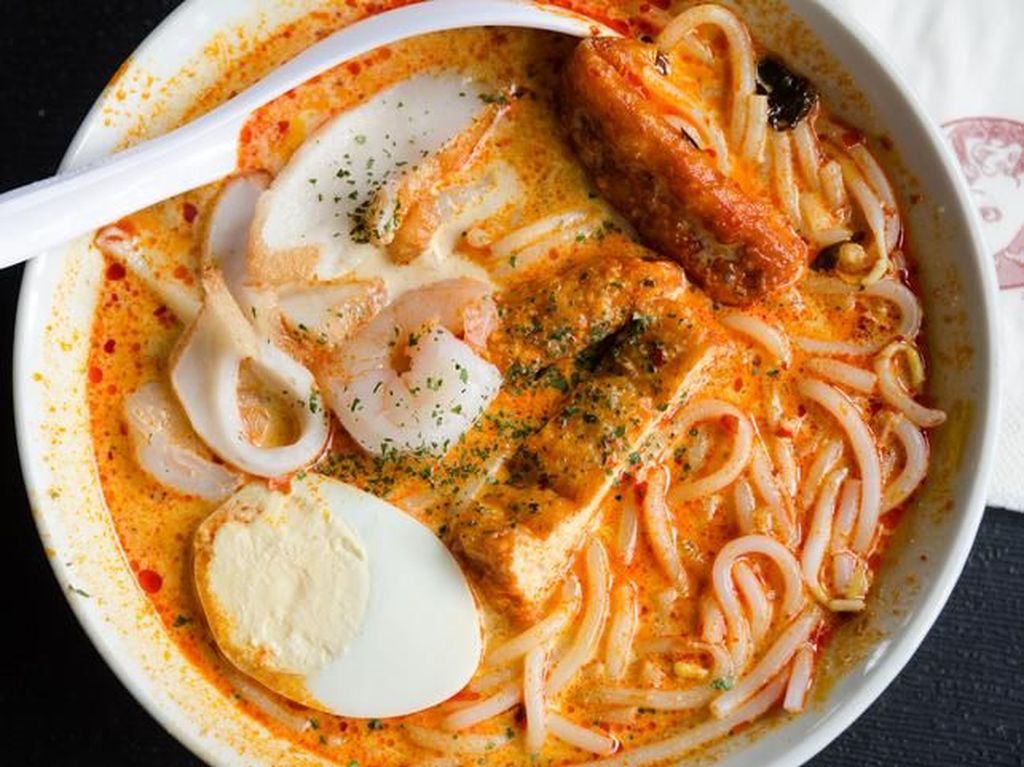 Hangatkan Badan dengan Laksa Betawi Enak di 5 Tempat Ini Hangatkan Badan dengan Laksa Betawi Enak di 5 Tempat Ini