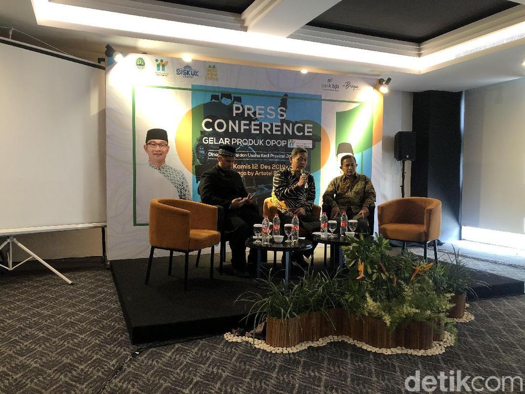 1.074 Ponpes akan Pamerkan Produk dan Temu Bisnis di Gedung Sate 1.074 Ponpes akan Pamerkan Produk dan Temu Bisnis di Gedung Sate