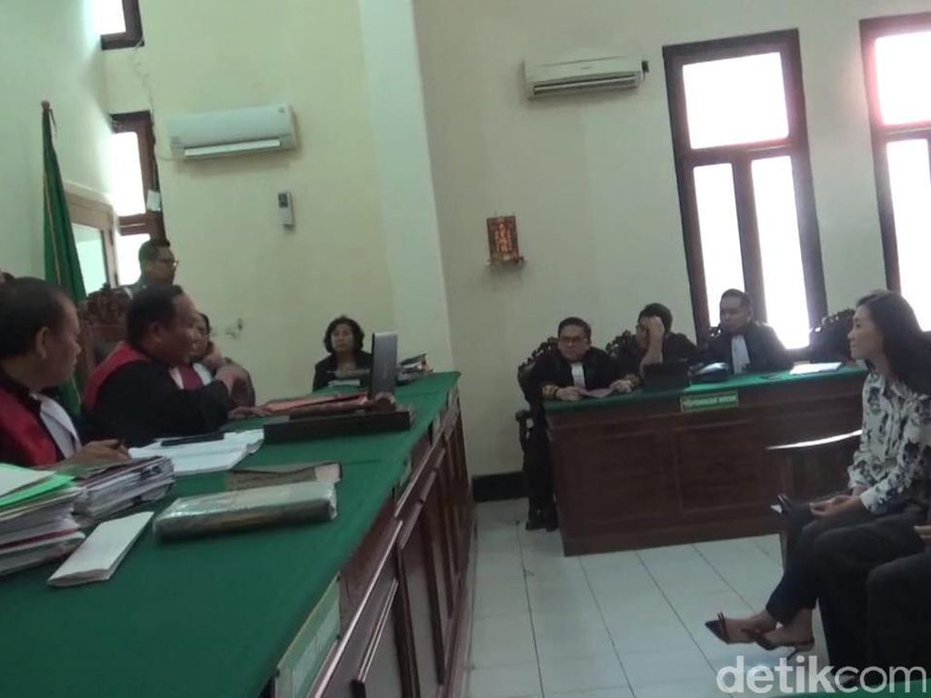 Berikan Keterangan Palsu, Bos Pasar Turi Dituntut 3 Tahun 6 Bulan Penjara Berikan Keterangan Palsu, Bos Pasar Turi Dituntut 3 Tahun 6 Bulan Penjara
