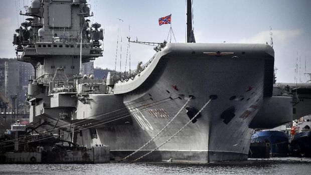 Admiral Kuznetsov milik Rusia masuk dalam daftar kapal induk terbesar di dunia.