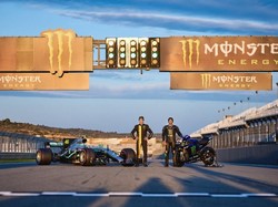 Valentino Rossi dan Hamilton Tukar Profesi Selama Sehari