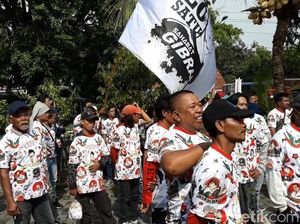 Video Kemeriahan Relawan Jelang Pendaftaran Gibran ke PDIP Jateng