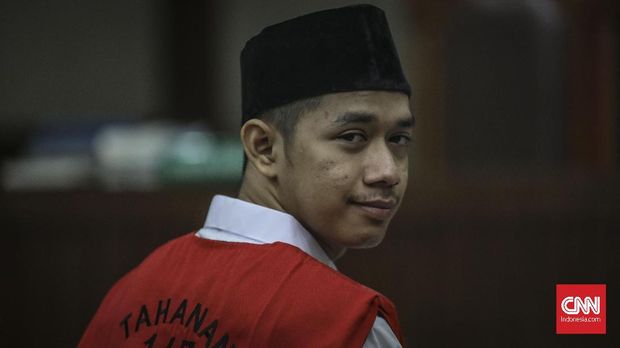 Lutfi Alfiandi ditangkap polisi karena dituding melempari petugas dengan batu.