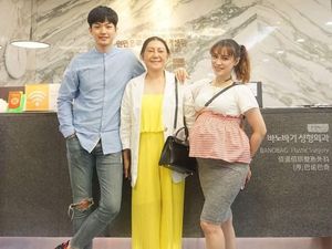 Menantu Idaman! Lee Jeong Hoon Traktir Mertua Oplas di Korea