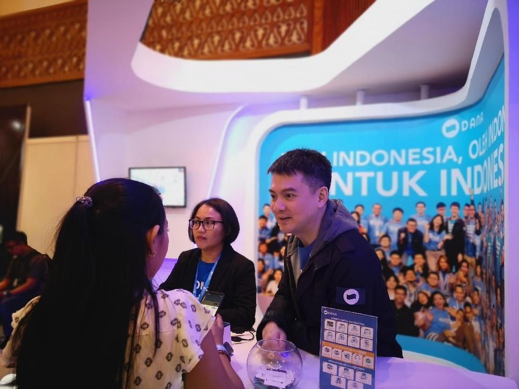 DANA Ajak Pengguna Move On dari Top Up di Momen Harbolnas 12.12 DANA Ajak Pengguna Move On dari Top Up di Momen Harbolnas 12.12