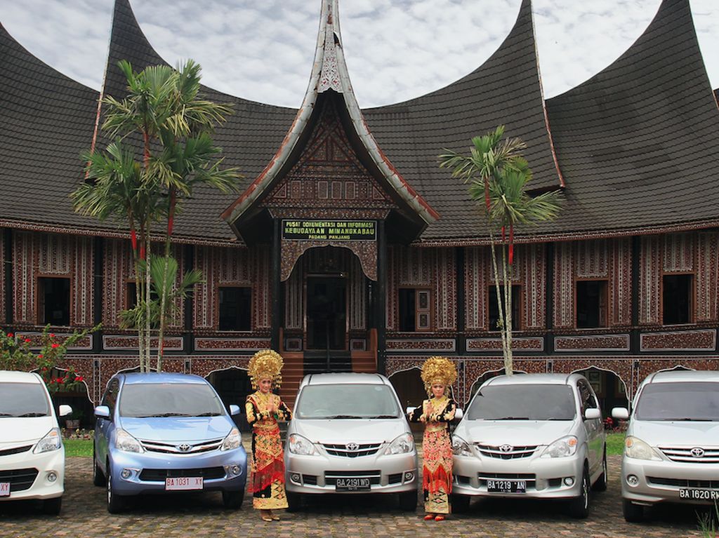 Bukan Karena Muat Banyak, Ini Alasan Orang Indonesia Suka Mobil MPV