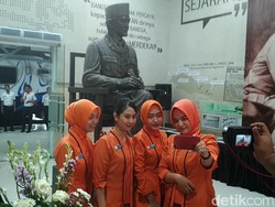 Ada Patung Bung Karno Siap Sambut Penumpang di Stasiun Blitar