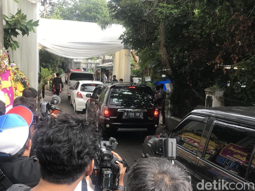 Para Tamu Mulai Datangi Lokasi Pernikahan Cut Tari & Richard Kevin Para Tamu Mulai Datangi Lokasi Pernikahan Cut Tari & Richard Kevin
