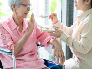 Jangan Anggap Remeh Penurunan Nafsu Makan Saat Lansia