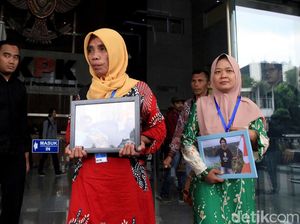 Keluarga Mahasiswa yang Tewas di Kendari Sambangi KPK