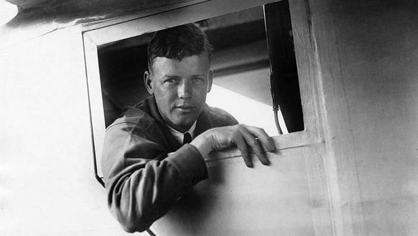 Foto: Naik Pesawat Zaman Old, Jendelanya Bisa Dibuka