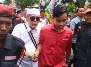 Santai Kalah dari Purnomo, Gibran: Nggak Apa, Masih Awal Banget Santai Kalah dari Purnomo, Gibran: Nggak Apa, Masih Awal Banget