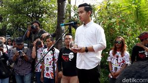 Gibran Daftar Pilwalkot Solo Diantar Ratusan Pendukung