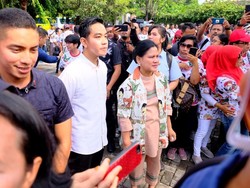 Gibran Tepis Maju Cawapres Keinginan Iriana: Gosip!