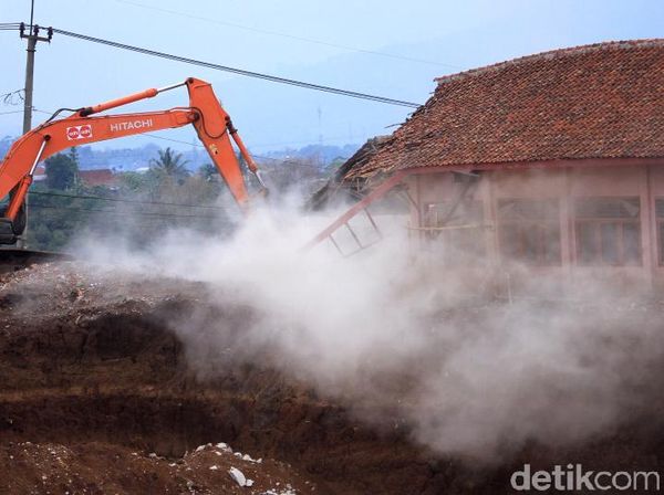 SDN Cijolang yang Terkepung Proyek Tol Cisumdawu Dibongkar