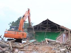 Dikepung Proyek Tol Cisumdawu, SDN Cijolang Dibongkar